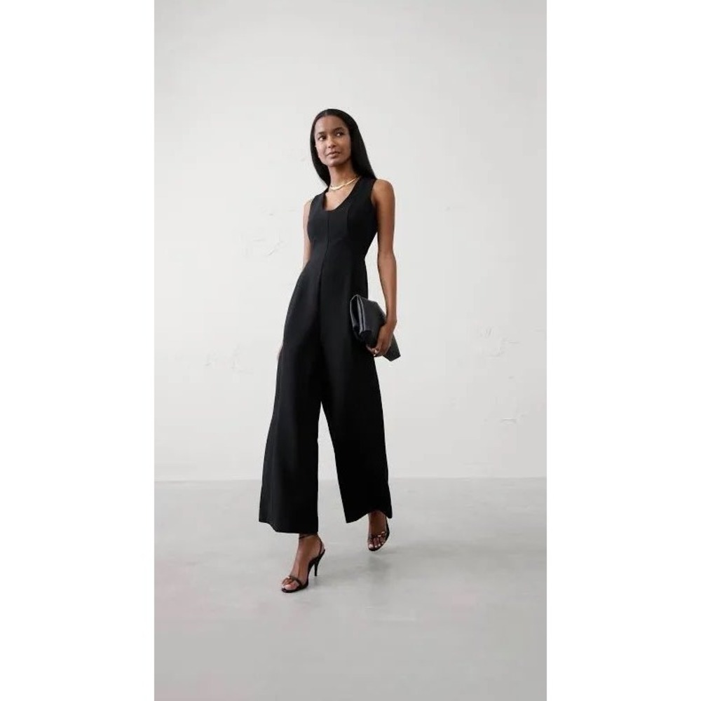 Banana Republic Sleeveless Wide‎ Cropped Leg Dressy Jumpsuit 
Black 0 Petite